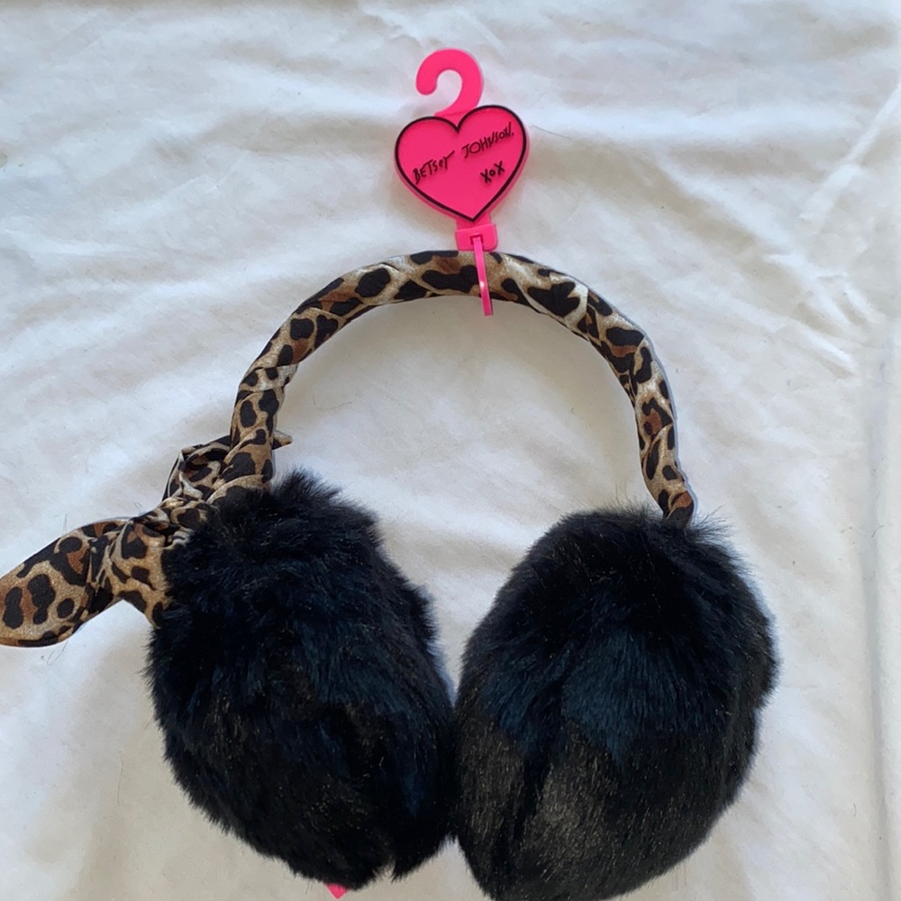 NEW Betsey Johnson Cheeta Earmuffs